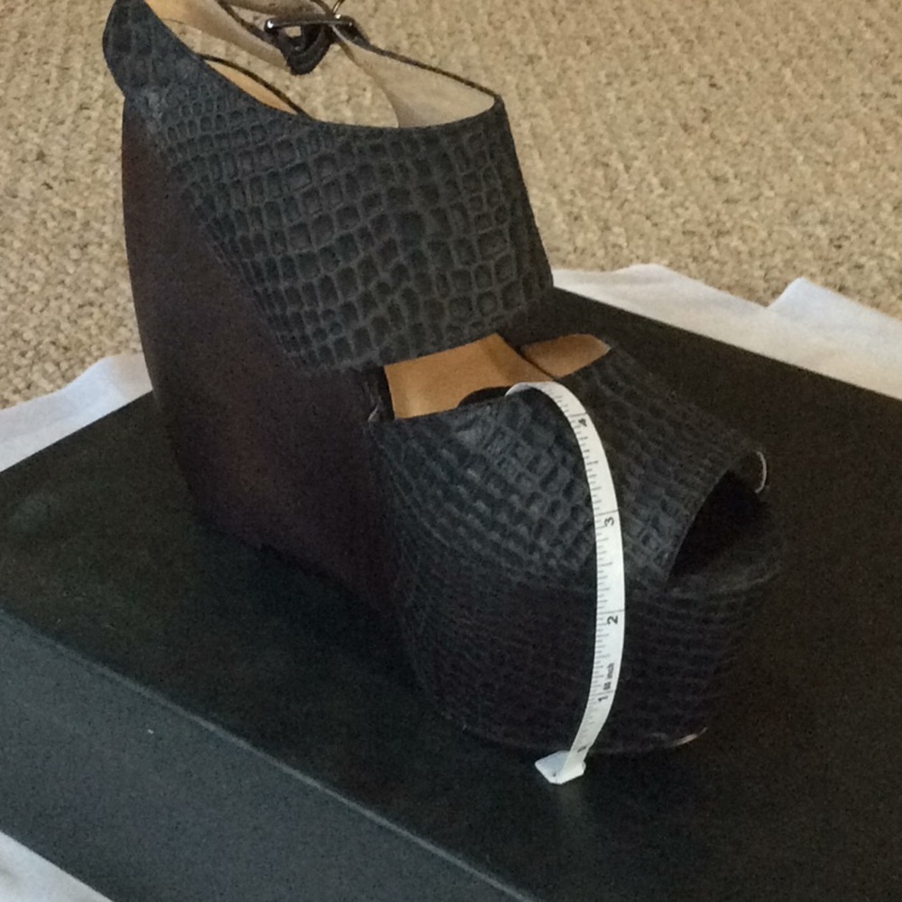 MIA limited Edition  PLATFORM WEDGES NWT - Picture 8 of 8